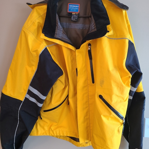 High vis  Gore-tex performance jacket. - Picture 2 of 10